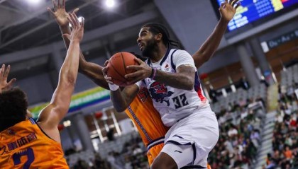 高清无插件NBA直播-山东男篮全力横扫广州男篮！超级外援或上演首秀，邱彪要杀进前四