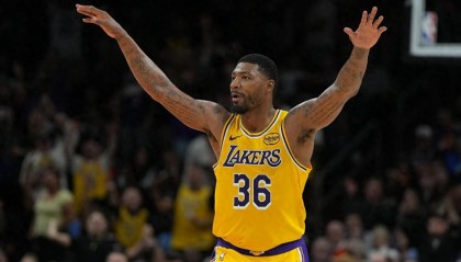 NBA直播jrs免费高清无插件-斯马特你太狠，换队第一年，詹科鲨魔贾都没实现的纪录，你做到了