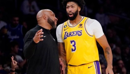 NBA直播-三连败开局依然冷静！浓眉：我们防守很好 不能慌乱