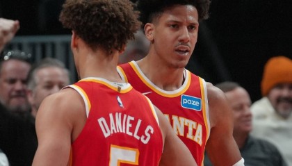 NBA直播-升第八！老鹰大胜雄鹿豪取9连胜 杰伦23+10+12麦科勒姆30+7三分